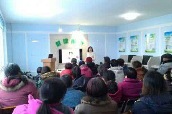 ����С�ݵ���ɫ